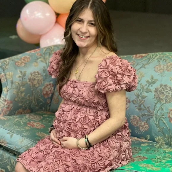 Pink 3-D floral, puff sleeve dress - Picture 2 of 3